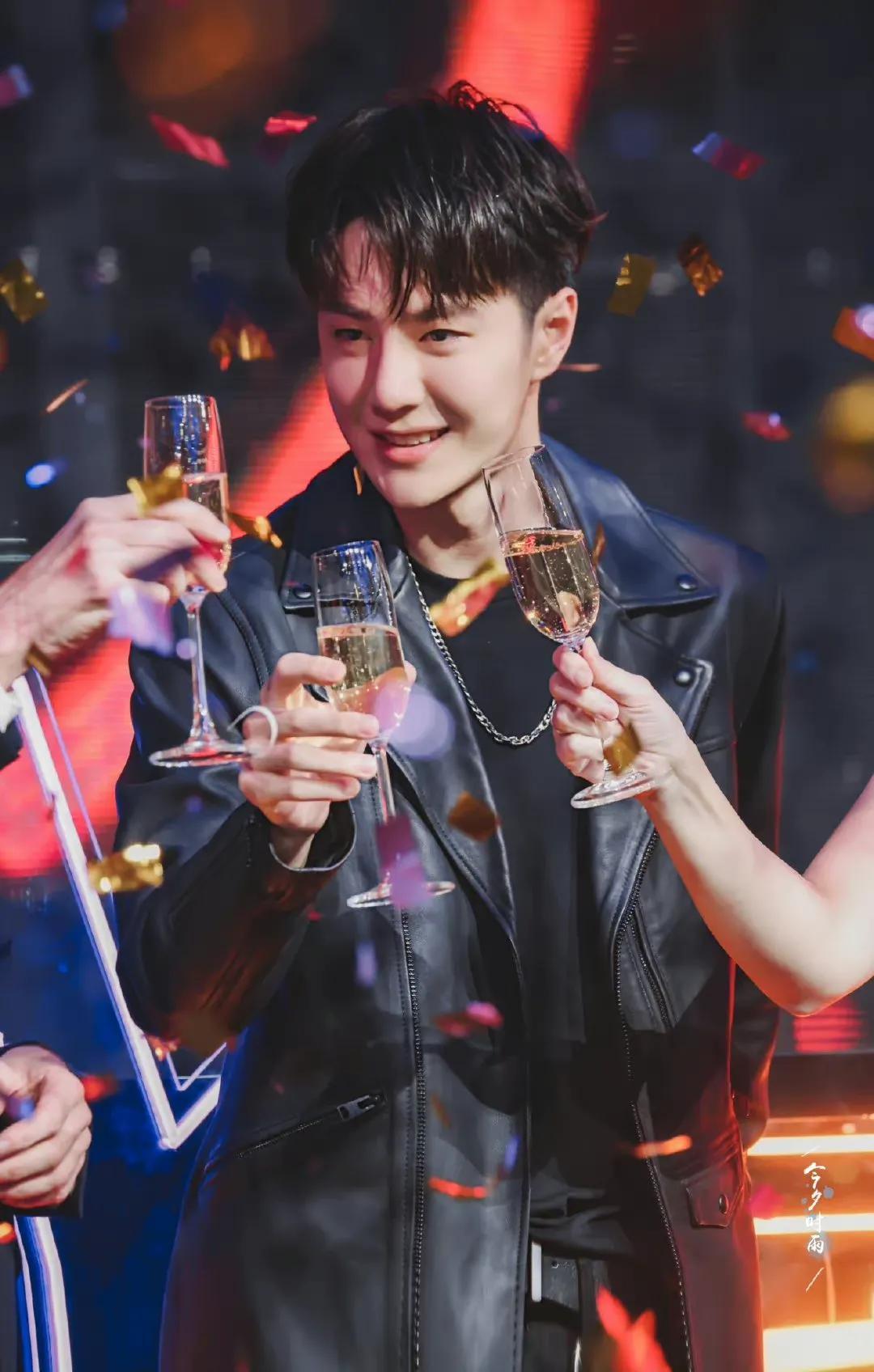 零点官宣：王一博又一全球代言，25小时未眠，疲惫也不影响资源