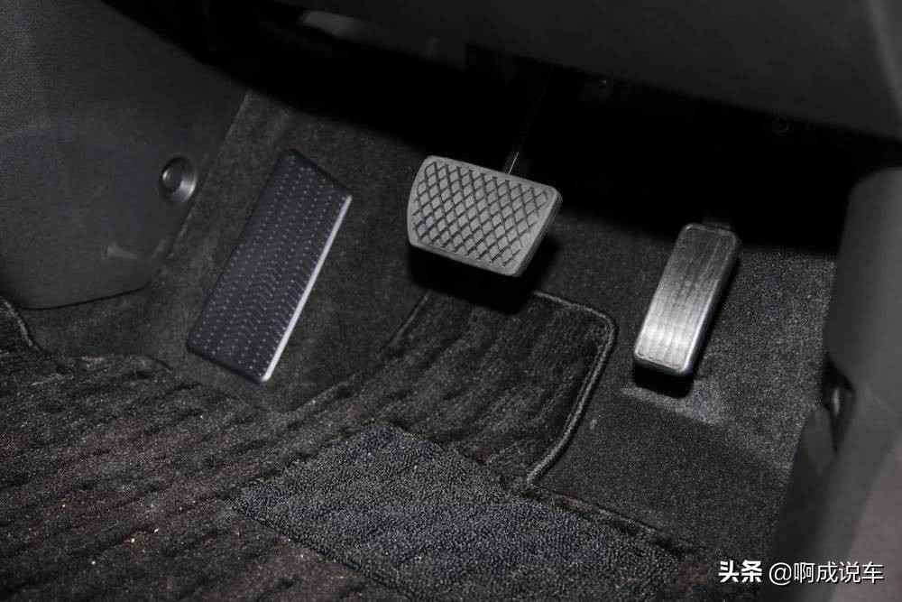 本田抢了铃木“电动奥拓”，与保时捷相同的四轮独悬，竟用单踏板