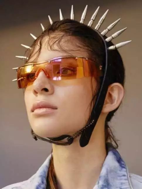 我太太太难了！项链戴在脖子上还做错了？