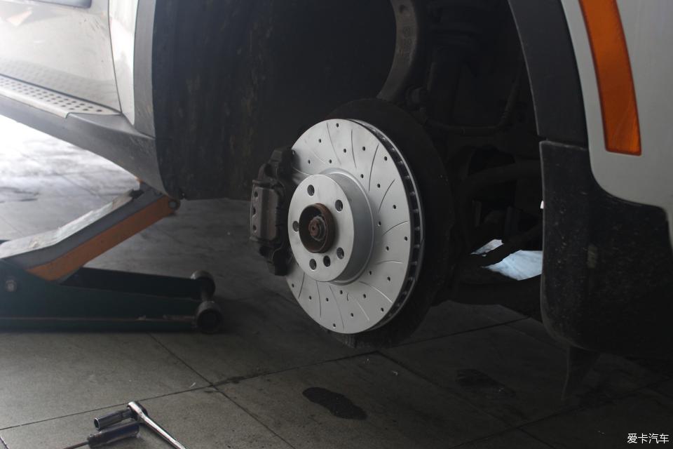 宝马x5前刹车盘标准厚度,宝马x5更换手制动电脑