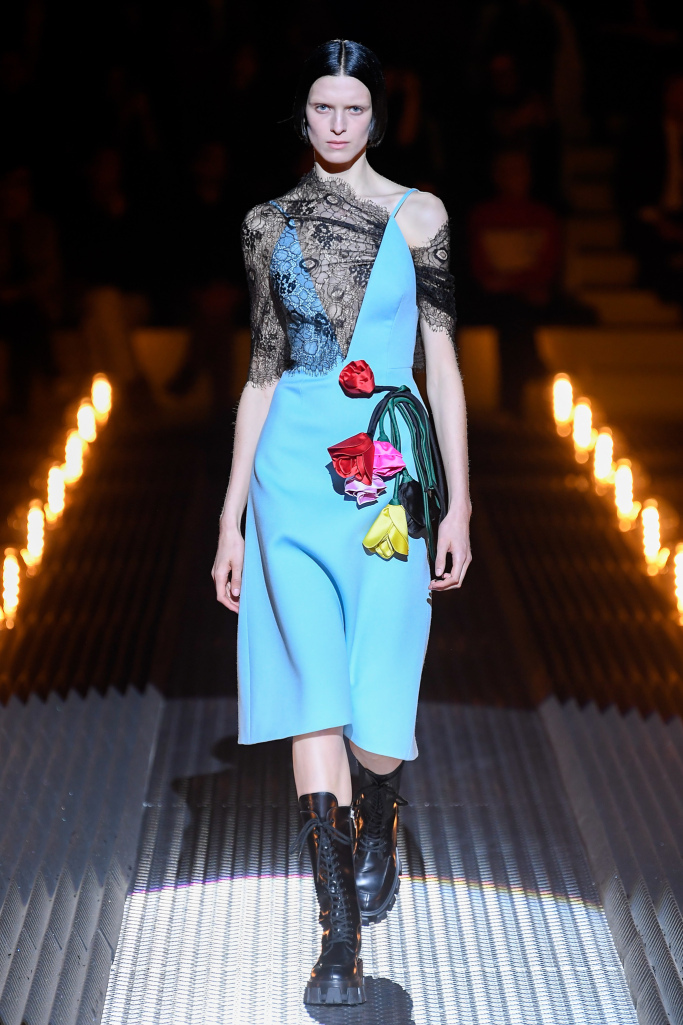 巴黎时装周2023春夏prada,2019prada秋冬米兰时装秀