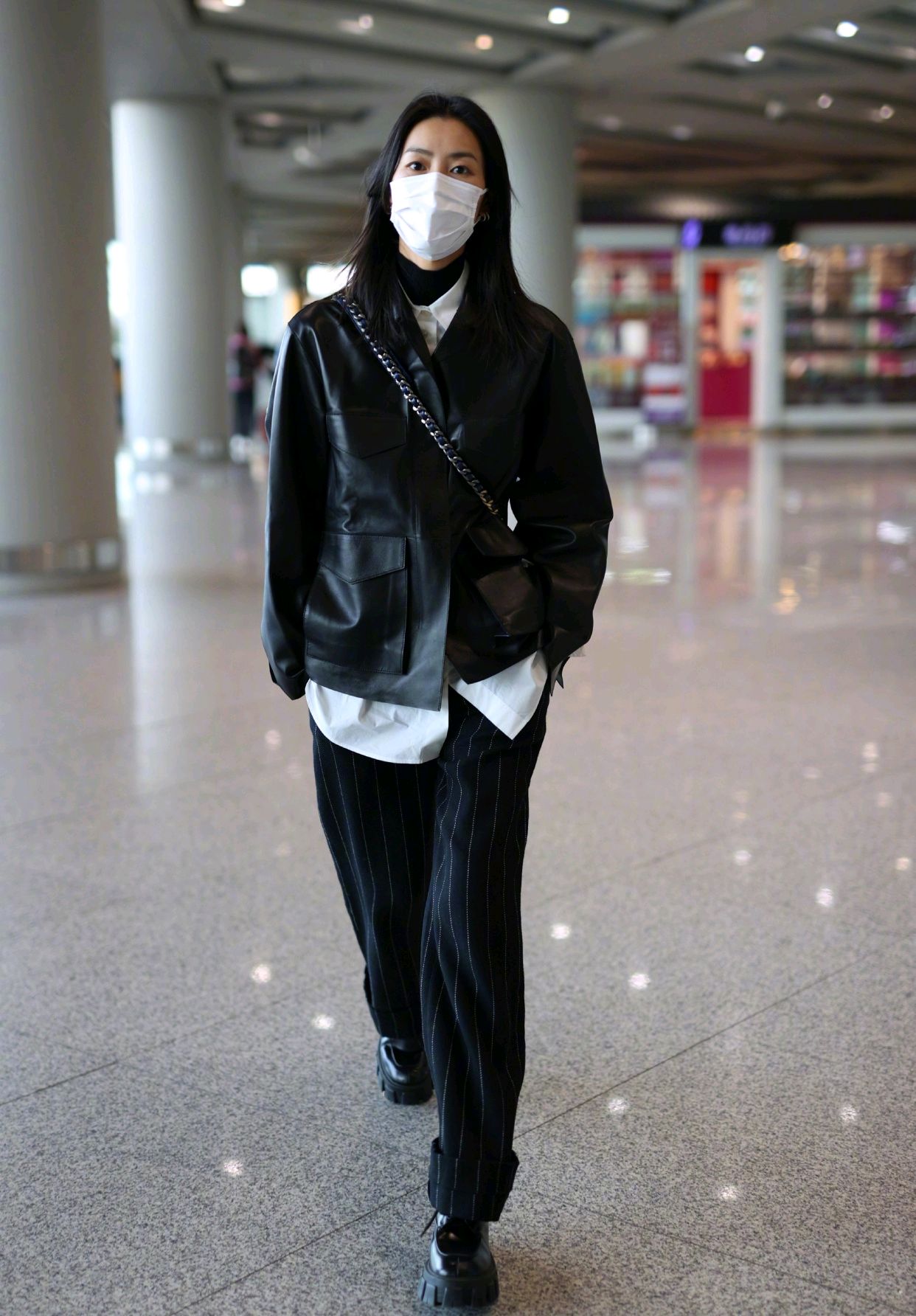 刘雯同款羊羔毛皮衣外套,刘雯的穿搭真高级