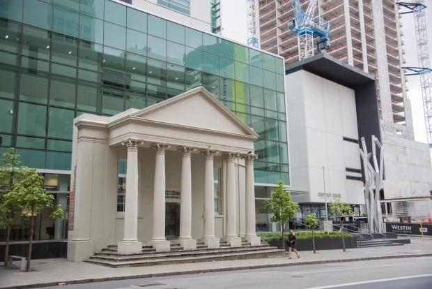 澳男子醉酒一夜侵害自己56岁母亲三次，受害者痛哭尖叫爬行求救