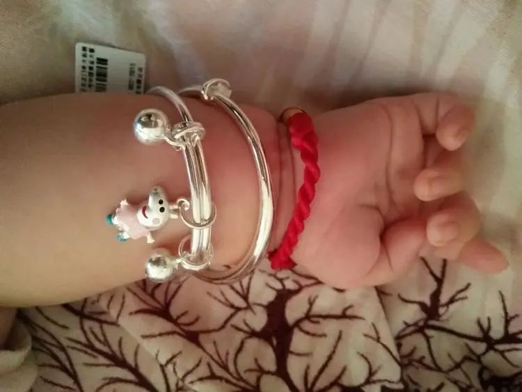 儿童银镯高温变黑怎么回事,小孩子戴的银手镯发烫是什么原因