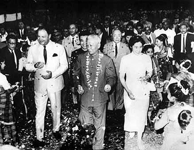 1963年王光美珍珠项链掉入缅甸大海，吴奈温以红宝石项链“赔偿”