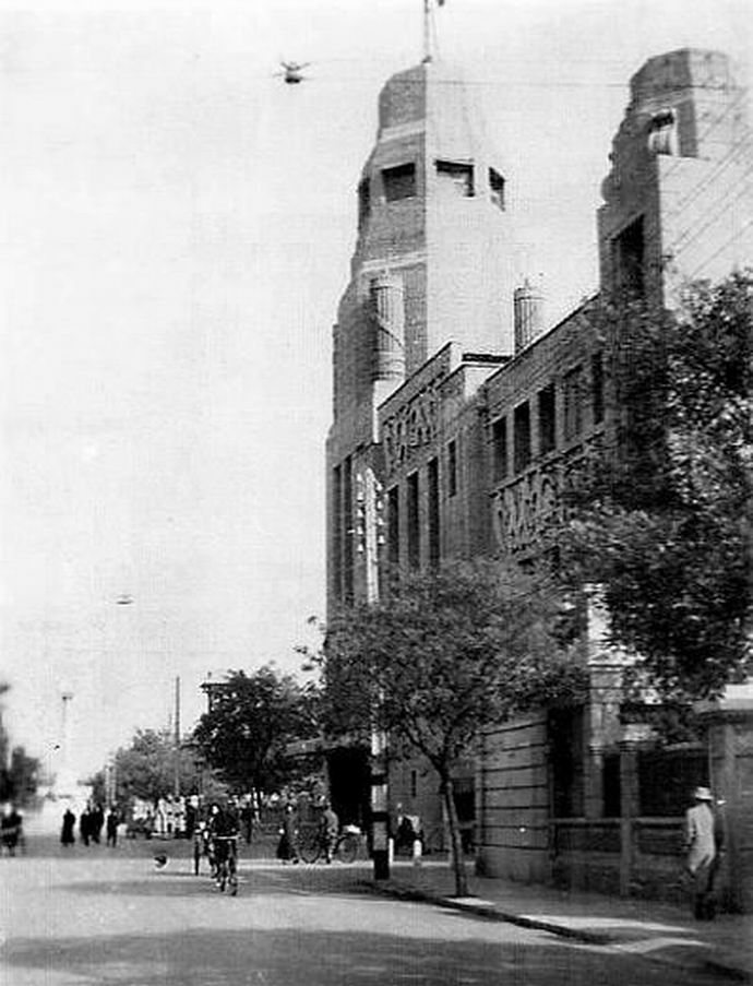 天津最早的*球赌**，海河边意租界回力球场，新社会改造为工人文化宫