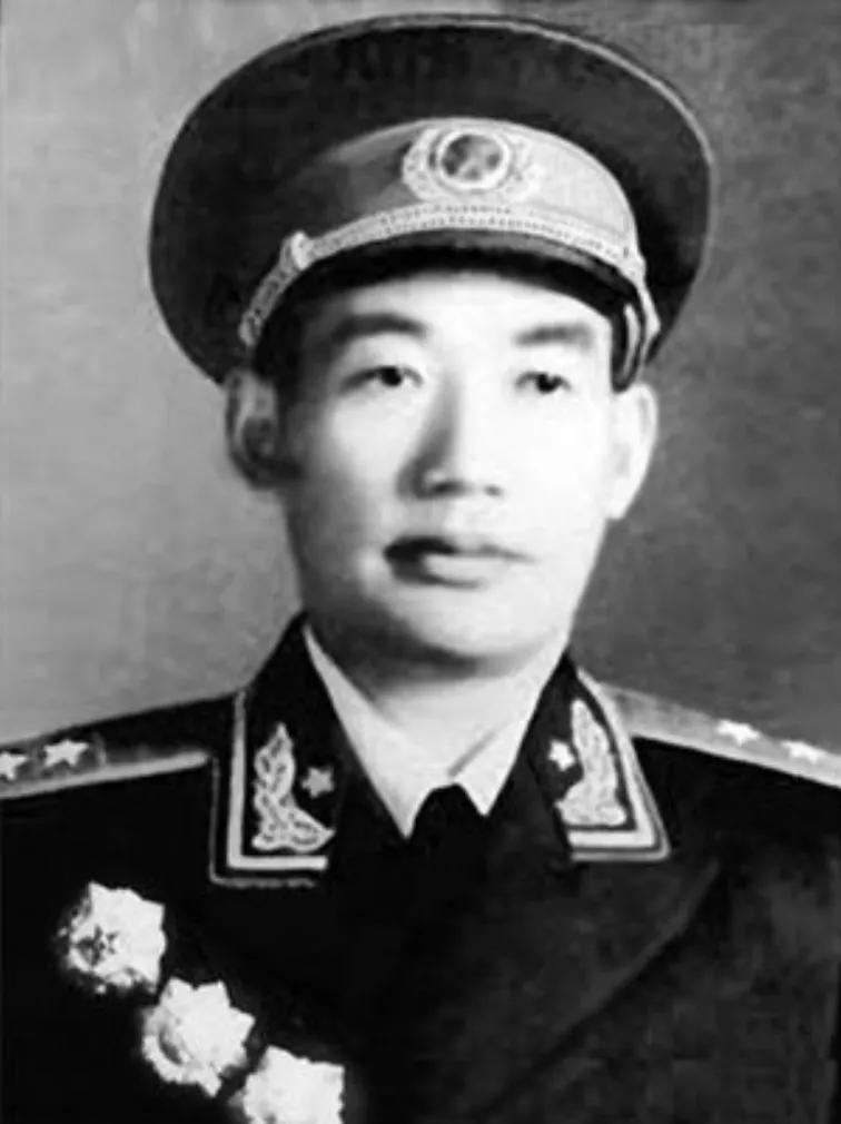 杜平被任为大使,先请彭总出面推辞,而后自己说服毛*东泽**收回成命