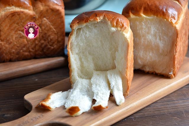 一次发酵成功的手工吐司做法,超柔软奶香吐司的家常做法