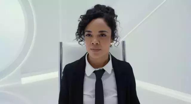 男靠美色，女靠脑洞，当代的“黑衣人”特工标配