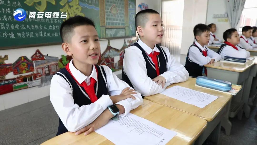 鎮﹁鍗楀畨,姘村ご涓績灏忓鏈辩喒