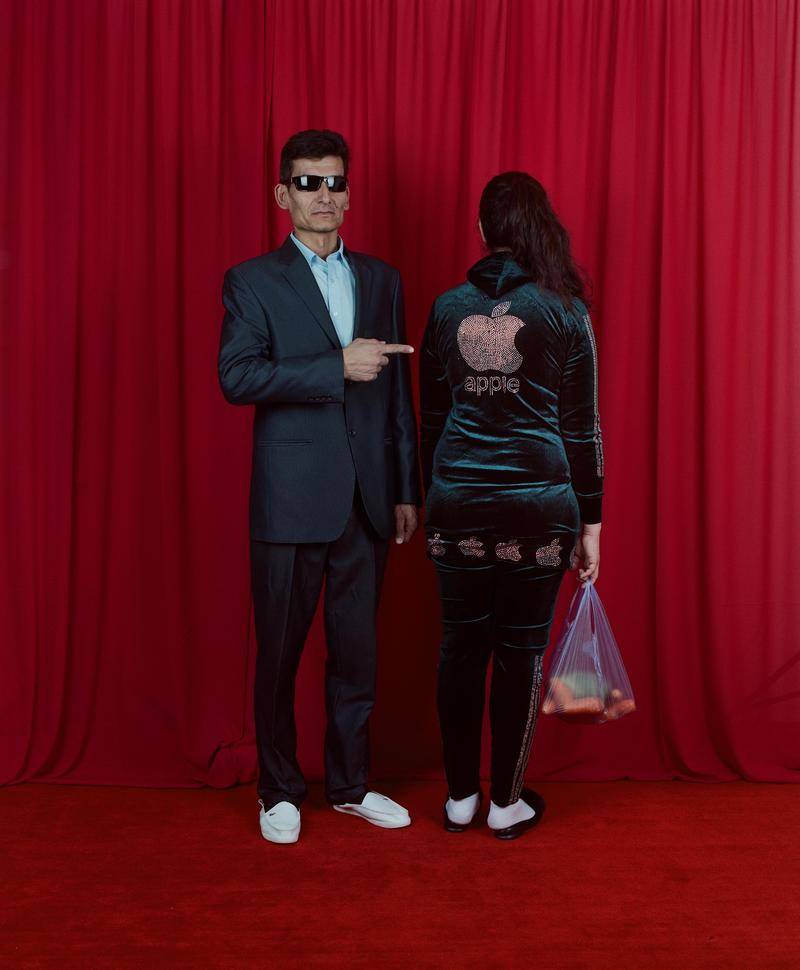 那些穿着Abibas的人，正在用半价买下全世界