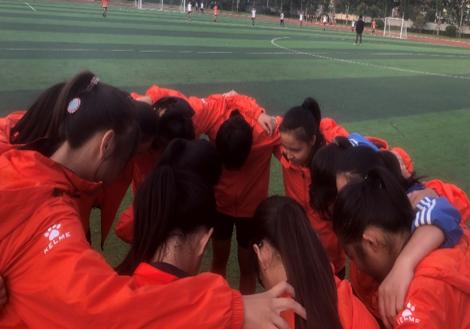 铿锵玫瑰，雷厉风行一战成名--郑州市第五十八中学女子足球队获郑州高新区校园足球联赛冠军