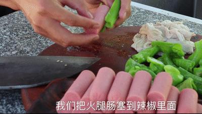 独具特色的烤肥肠，香味醇厚，嚼劲十足，越吃越觉得好吃