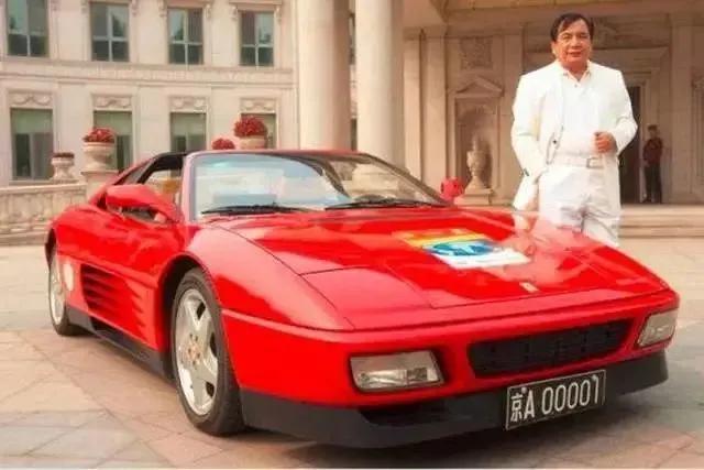 中国首位开劳斯莱斯的车主是谁,经常开劳斯莱斯法拉利的人