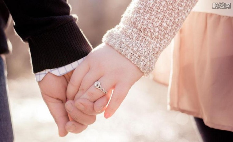 心理学暗示让女生更爱你,心理学女人喜欢你的肢体语言