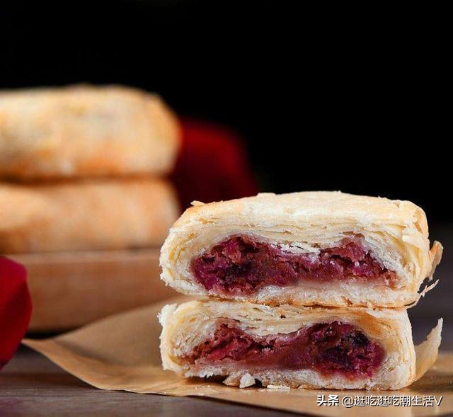 试吃鲜花饼酥软香甜4种口味,云南特产玫瑰鲜花饼测评