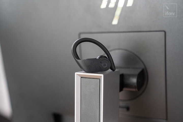 PowerbeatsPro评测：入耳版AirPods，唱、跳、Rap、篮球样样行