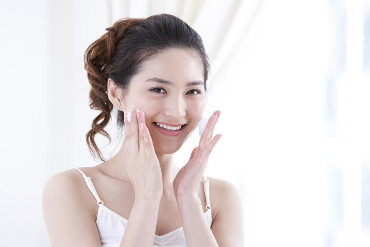 皮肤黑怎么变白最快方法学生,让皮肤变白的8个秘诀