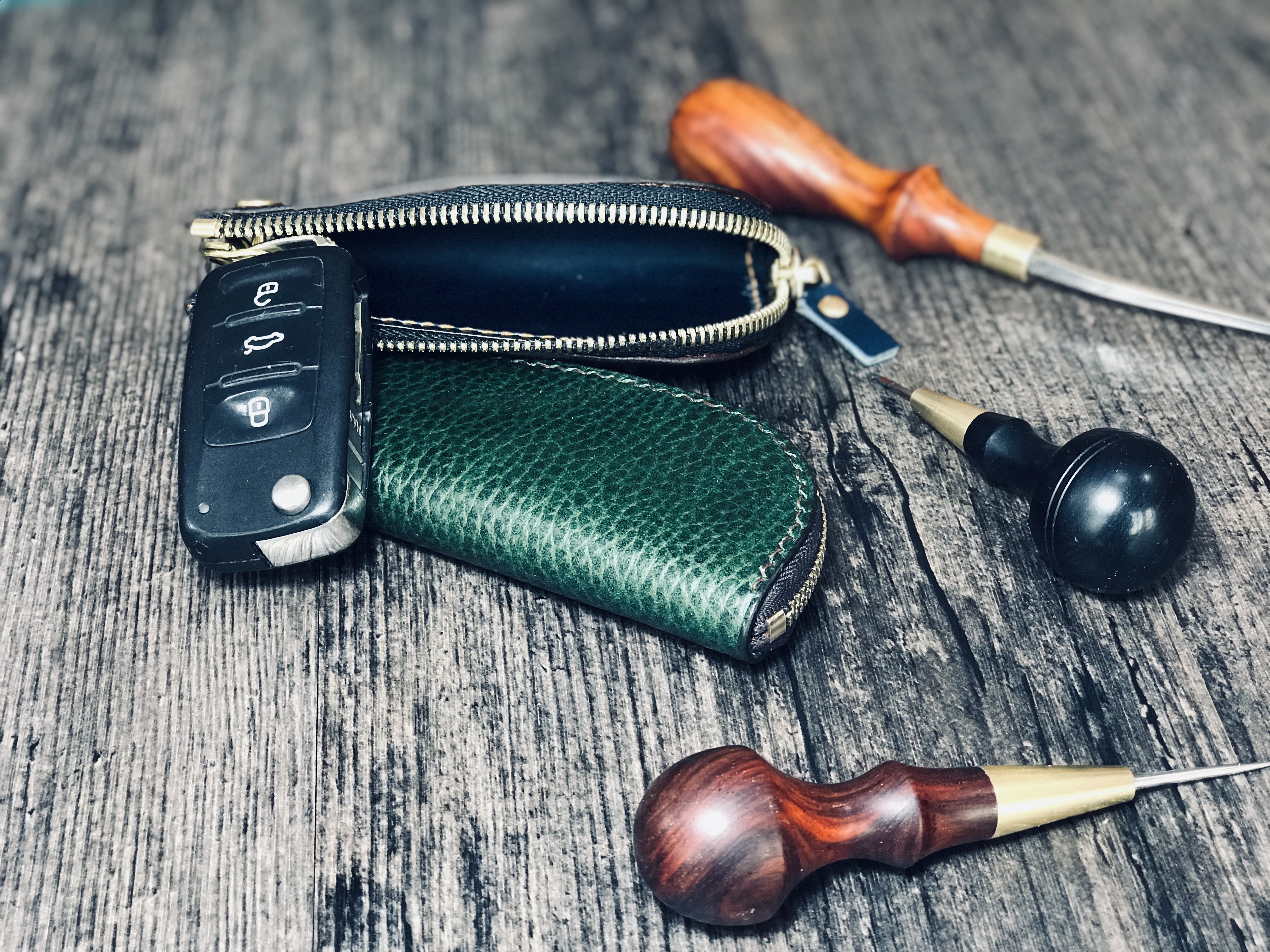 开手工皮具DIY店需要学习哪些内容：汐迟工坊开店创业班介绍