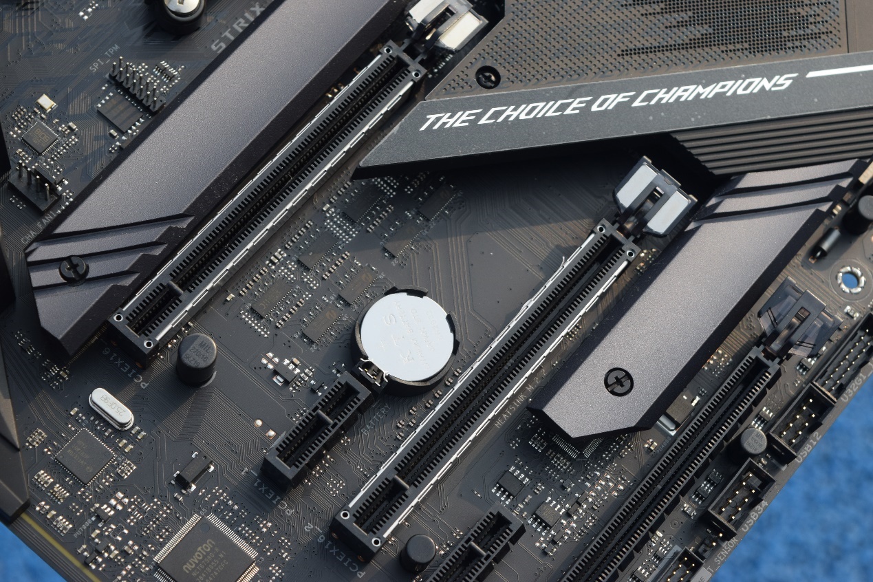 RAID实用、灯光好玩，跨代升级的ROGStrixX570装机点评