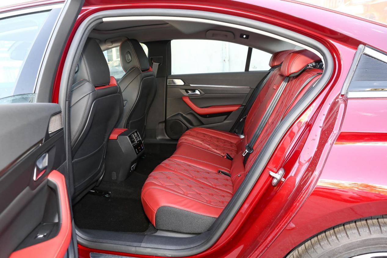 标致508底盘质感真的好吗,新款标致508值得入手吗