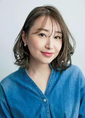 剪了个新刘海后，美颜滤镜我都删了