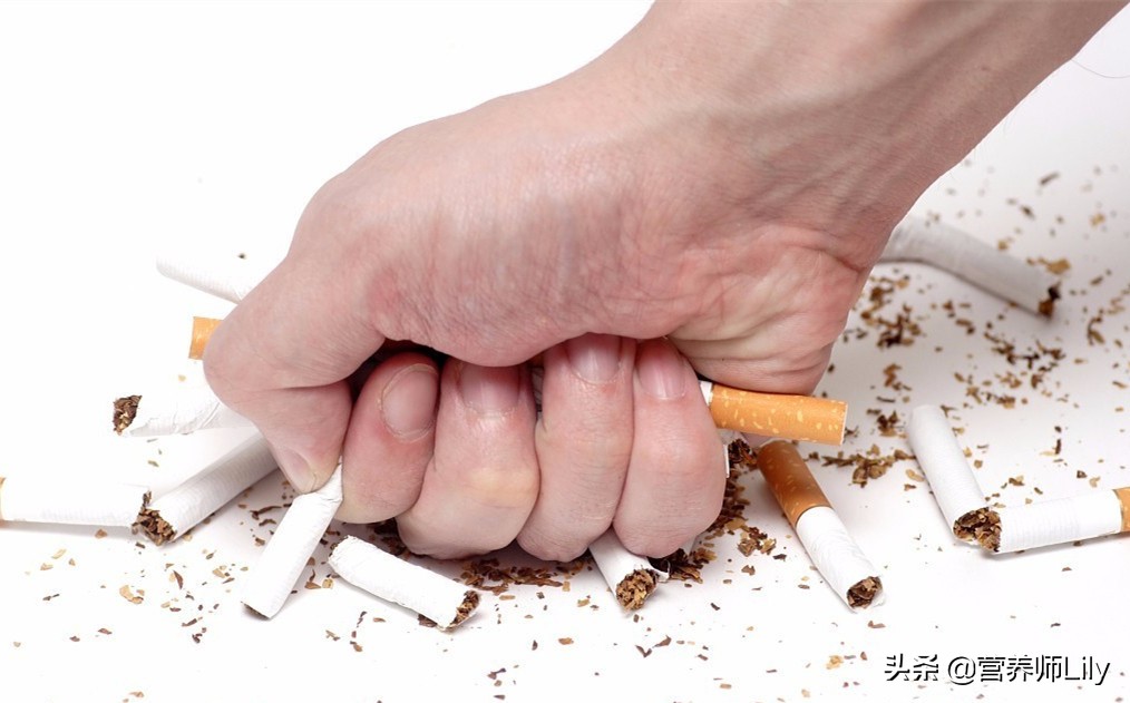 胃病患者的4个症状预示癌变,胃病变风险低无明显胃部不适