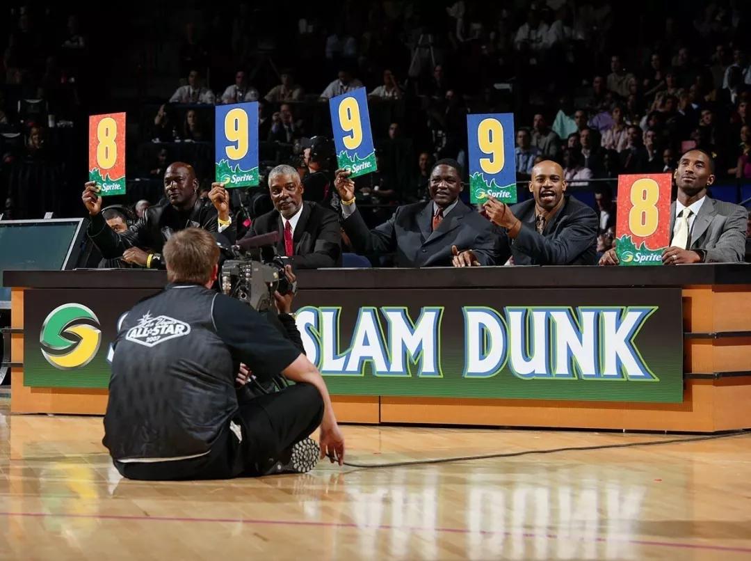 戈登扣篮大赛韦德全场嘘声,韦德给戈登打9分的扣篮视频