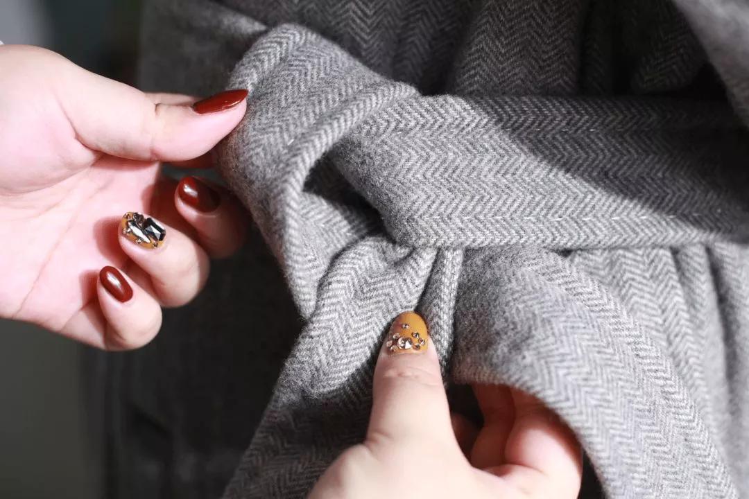 风衣后面的腰带怎么系才好看,风衣后面的腰带怎么系韩版