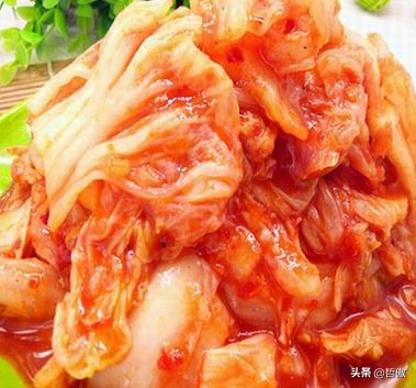 韩国农村吃烤肉泡菜,在农村也能吃到韩式料理