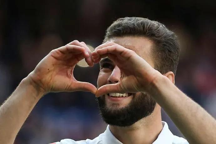 前锋的噩梦盘点足坛十大传奇后卫,每个时代的足球传奇巨星