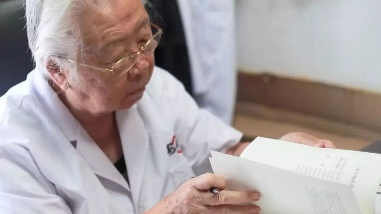 孩子16岁了太内向要怎么引导,如何引导小孩走出自卑心理