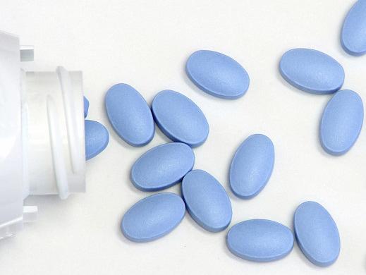 痛风引起的慢性关节炎吃什么药,复发性痛风关节炎的急性发作