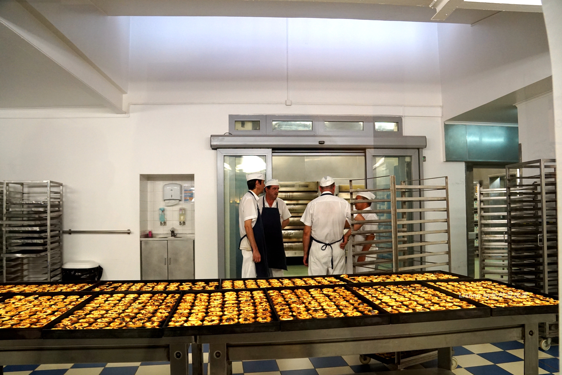 澳门出名美食,澳门有名的美食街是哪里