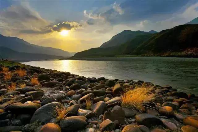 楚雄附近免费露营地有山有水,昆明到楚雄方向一个小时露营地