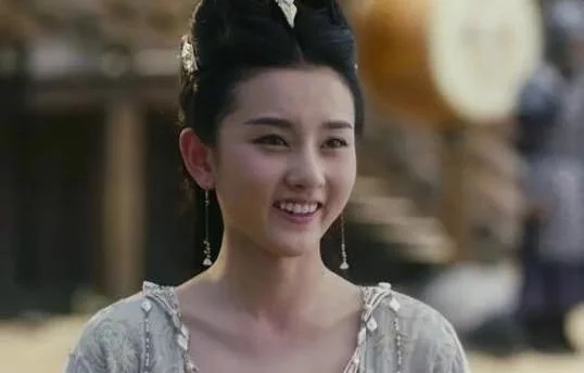 宋祖儿和王炸贴面膜,屈臣氏王炸产品