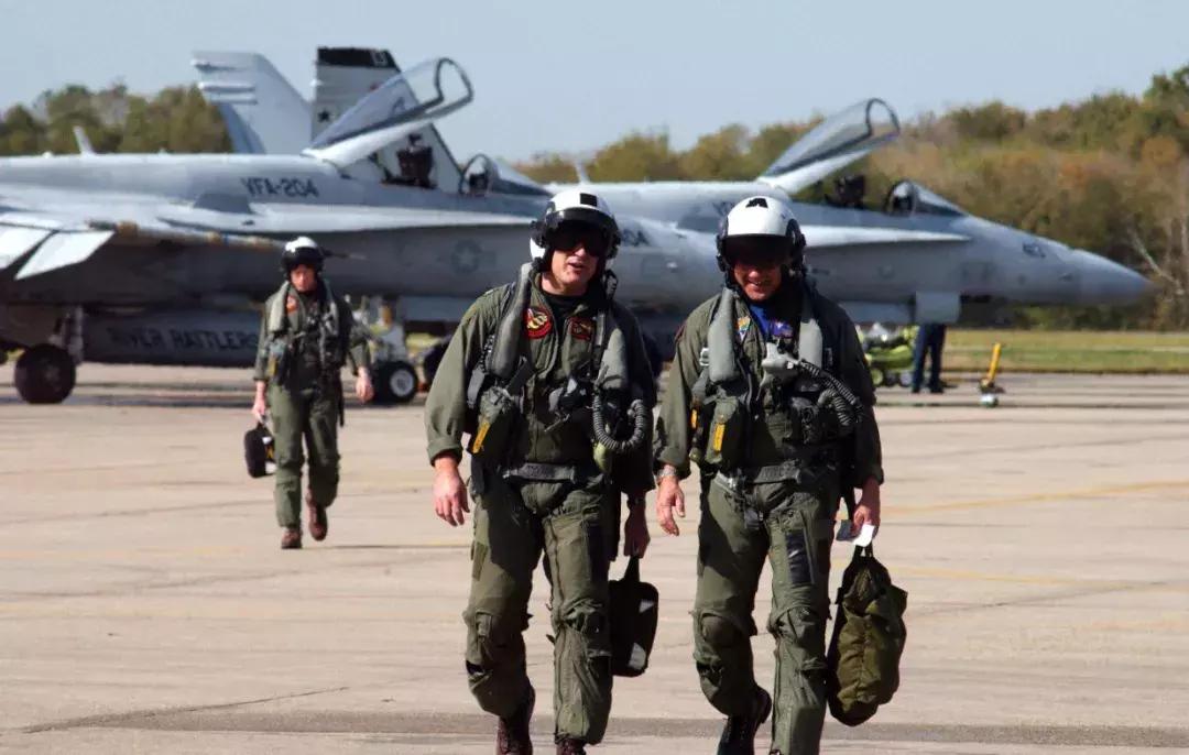 万国手表和真力时手表哪个好,万国欧米茄和真力时