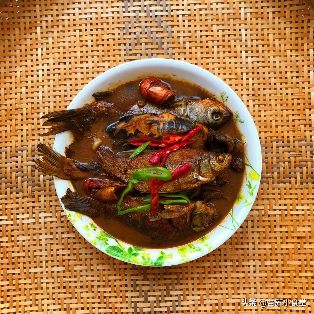 红烧小杂鱼的家常做法大全视频,红烧野生小杂鱼的家常做法视频
