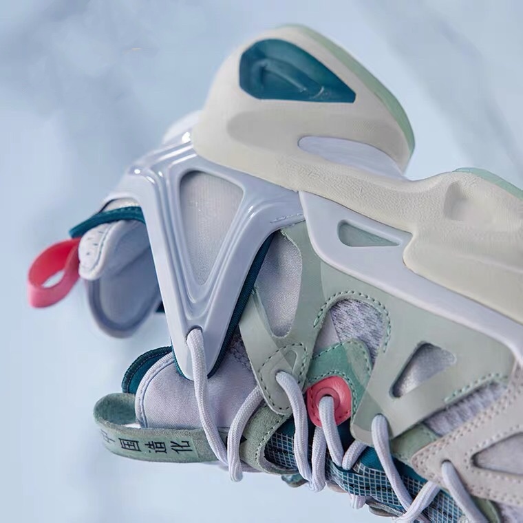 安踏最新款的鞋是什么鞋,安踏2023年新品鞋多少钱