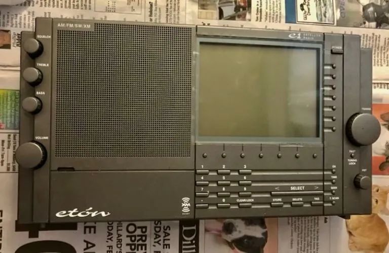 「火腿维修室」拯救一台老式EtonE1收音机，解决橡胶涂层粘手问题