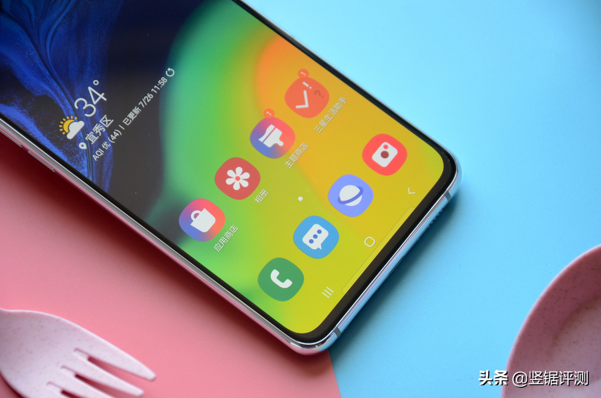 三星A80深度评测，6.7英寸全面屏，旋转摄像头设计