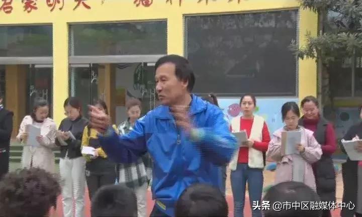 快乐足球幼儿园,快乐足球幼儿园体育活动