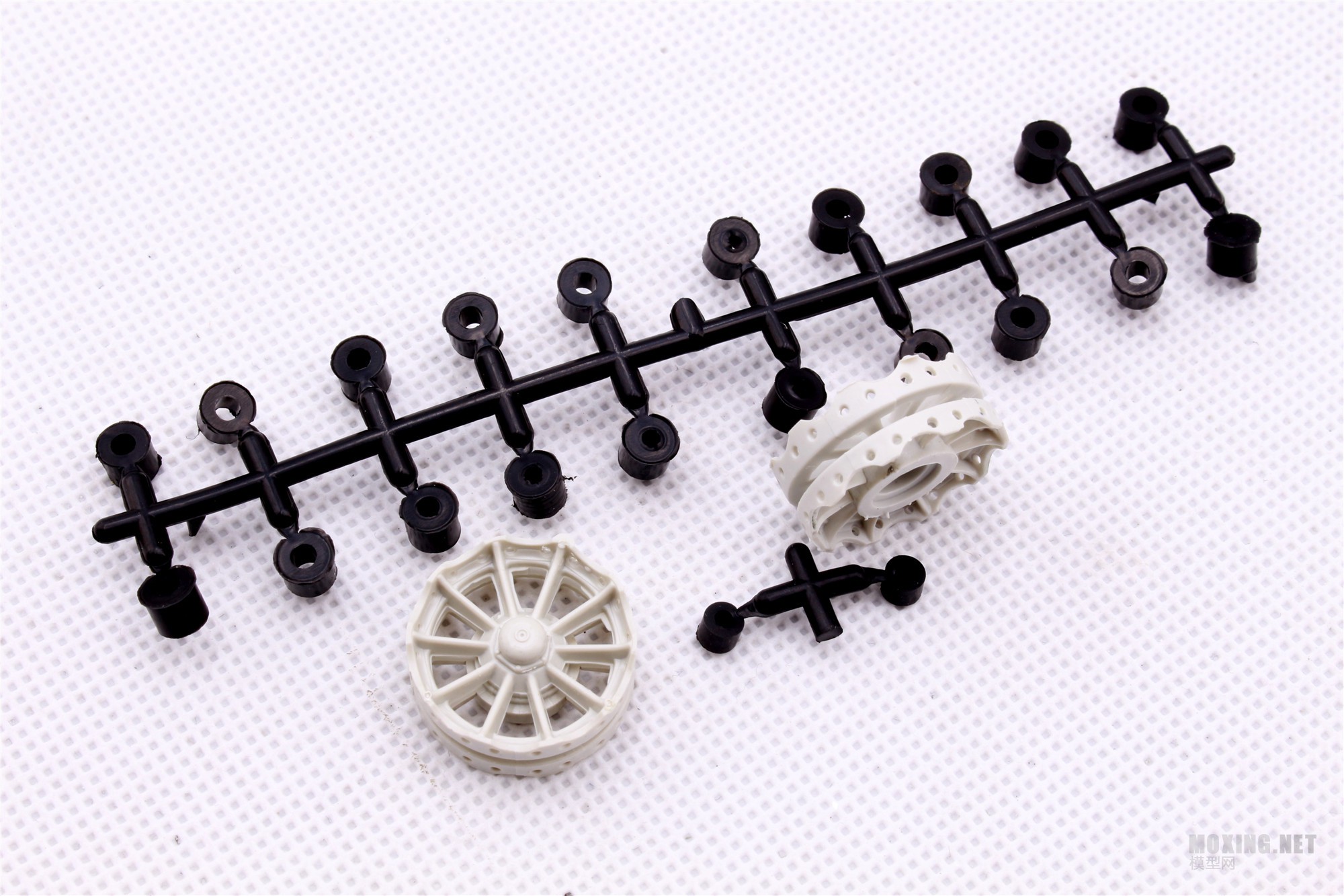 MENG,SS-018-1/35以色列“雌虎”重型装甲运输车-简介与开盒