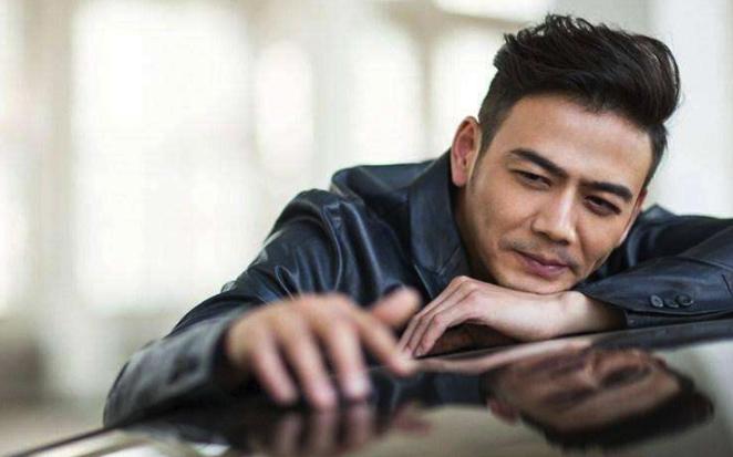 大型人设崩塌现场！杨烁与女子共度良宵，并汇款1万元？