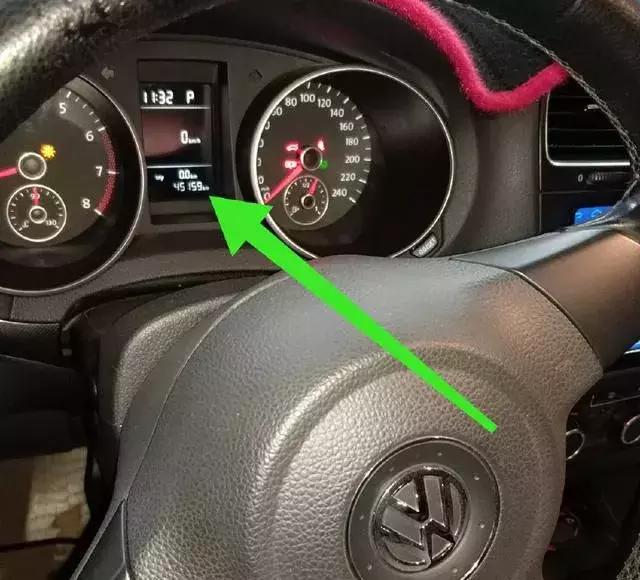 大众机油灯亮了要怎样消掉,4万公里的大众车机油灯