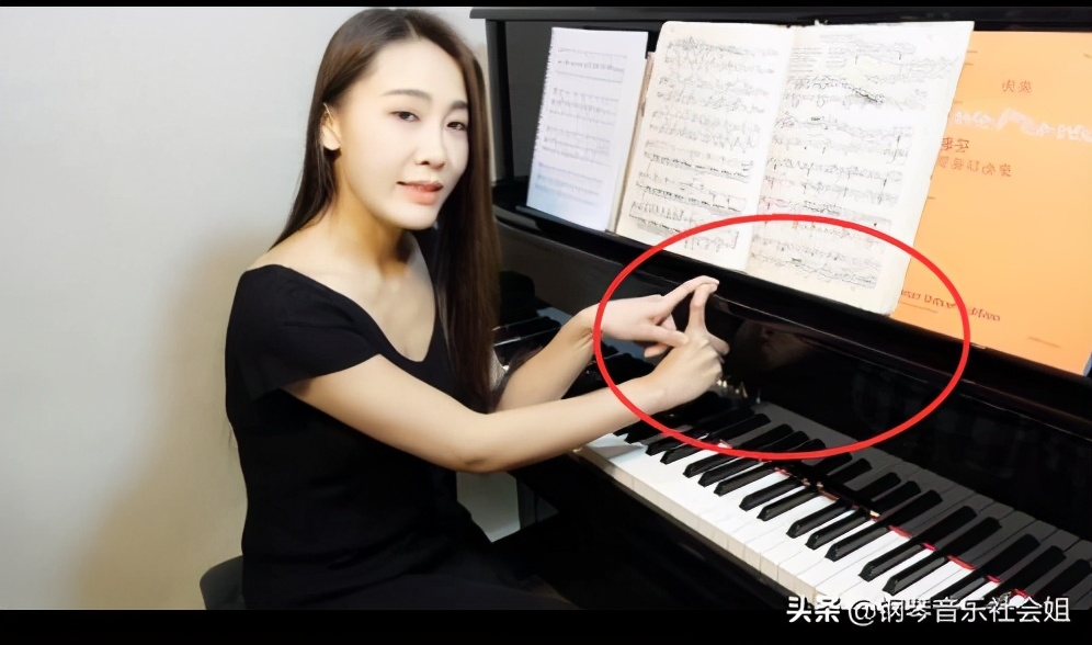 钢琴二指折指怎么解决,学钢琴手指会翘怎么办