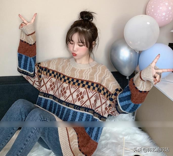 今年流行设计感毛衣,韩国设计款宽松毛衣