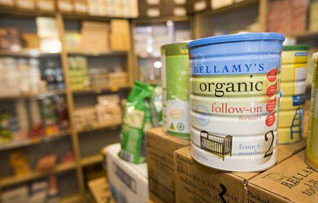 澳大利亚情侣超市买奶粉被骂,澳洲俩情侣买奶粉被白人打