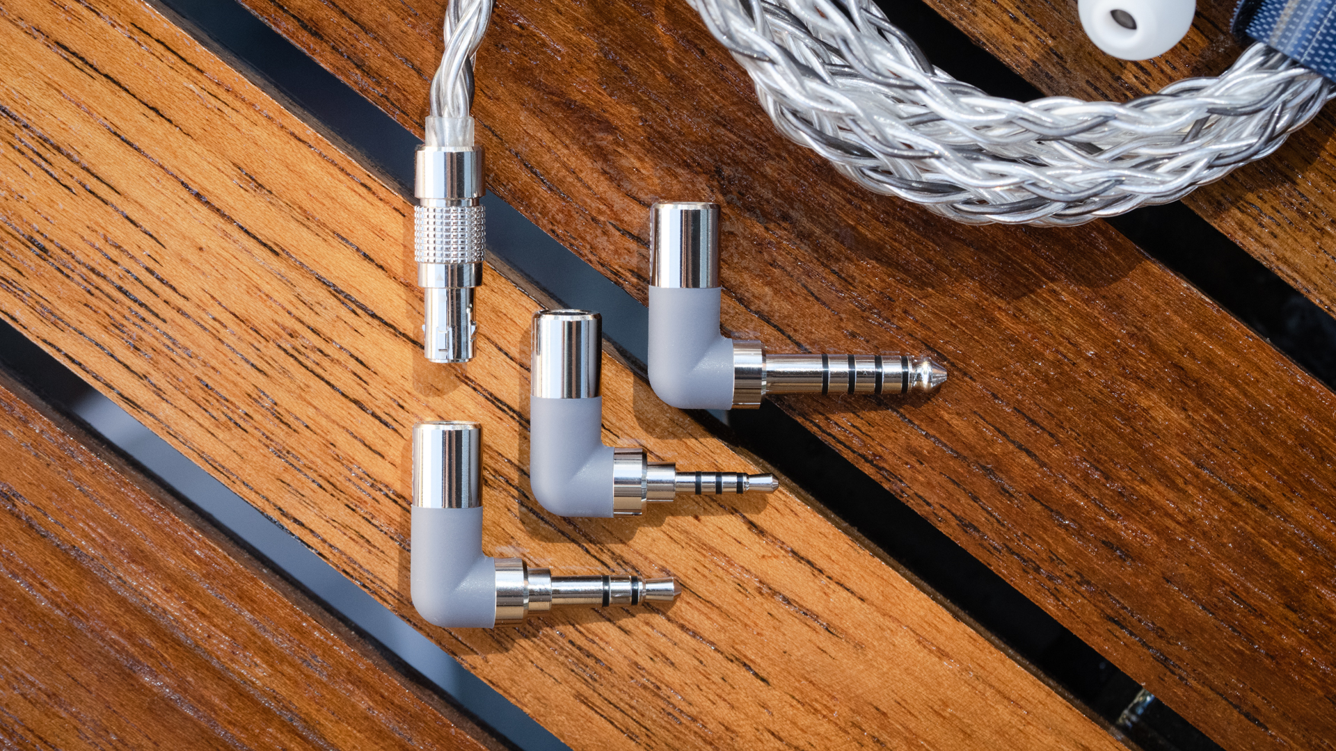 褪下枷锁的DUNU，以SA6拥抱蜕变