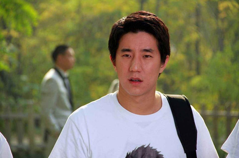 房祖名和同学说自己爸爸是成龙,房祖名在美国说爸爸是成龙